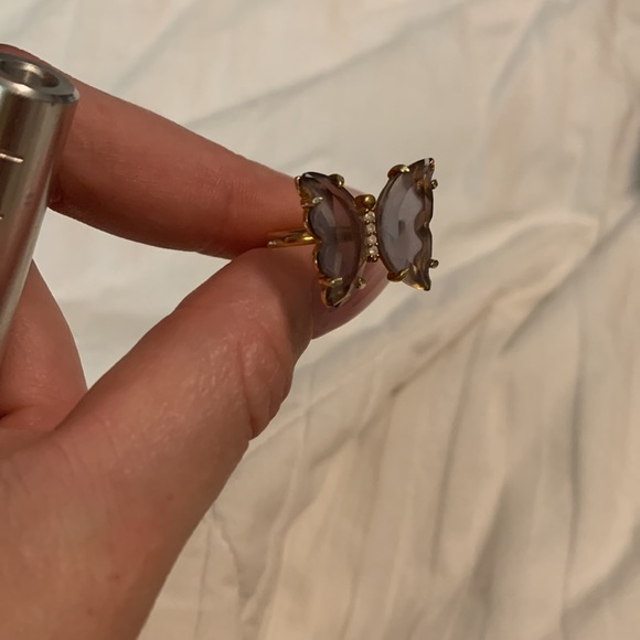 Size 7 gold tone purple butterfly ring - Picture 2 of 2